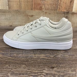 NEW Fila Smokescreen Low Men’s Sz 7.5 Sneaker NWT NEW Fila Smokescreen Low Men’s Sz 7.5 Sneaker NWT
